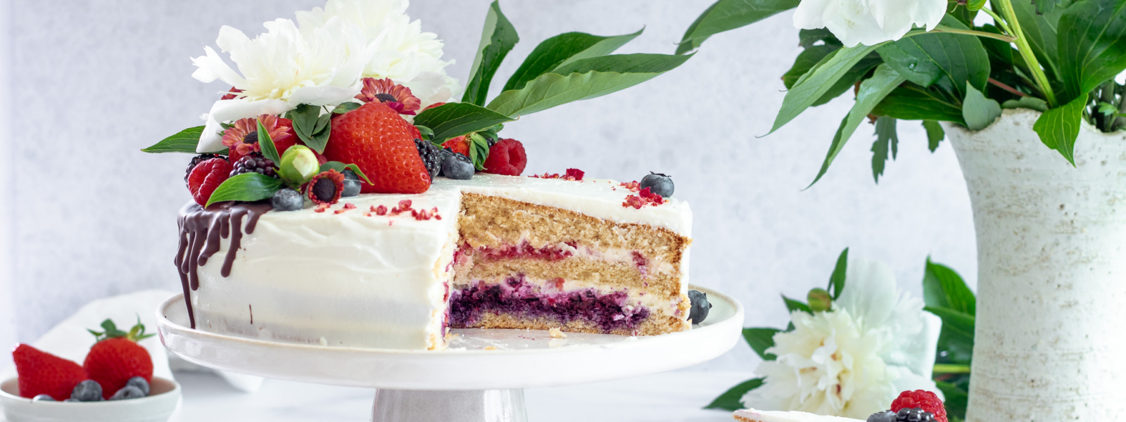 Zdravá piškótová torta s tvarohom a ovocím